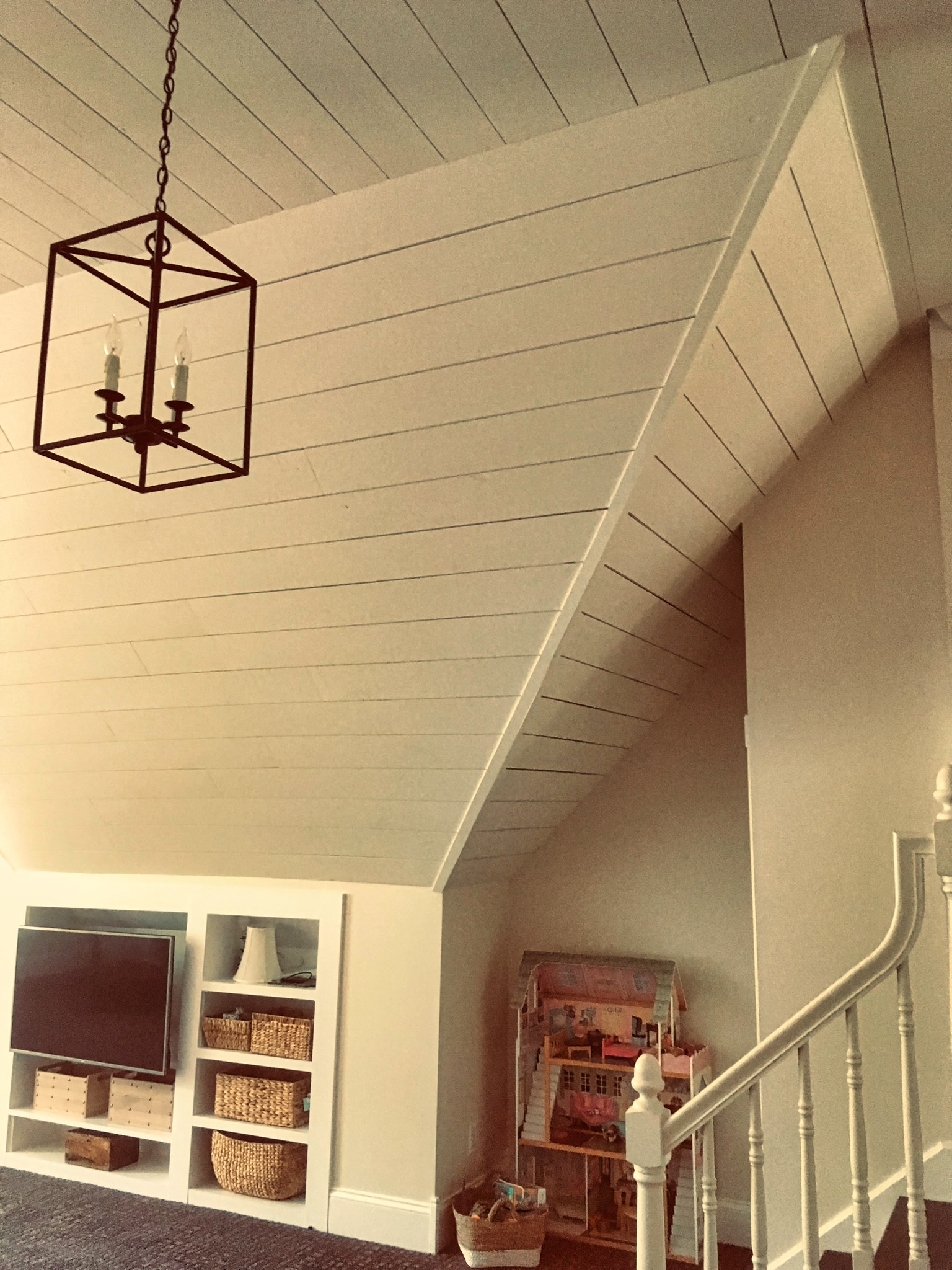 Shiplap ceiling nook with built-in TV and shelving